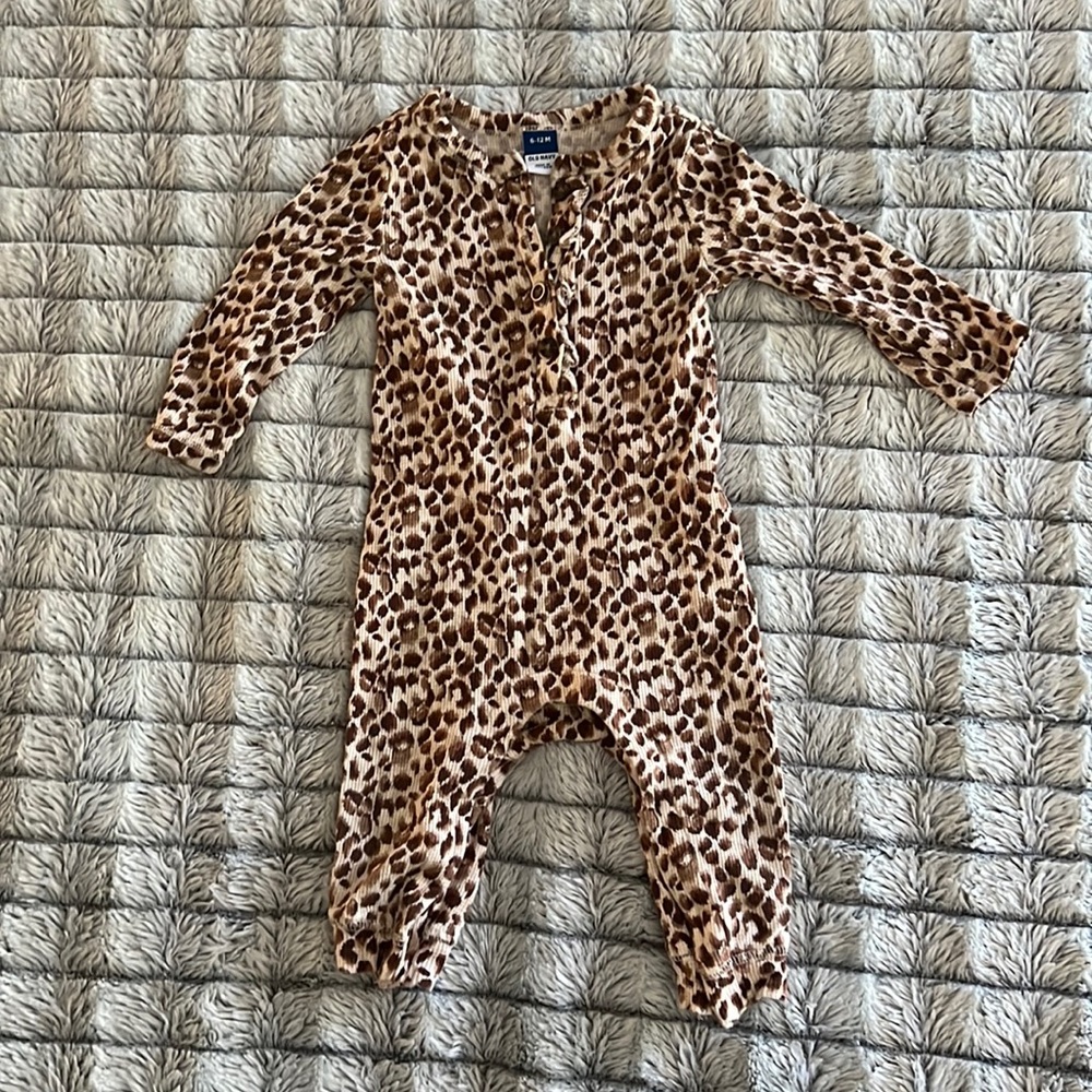Animal print long sleeved jumper.